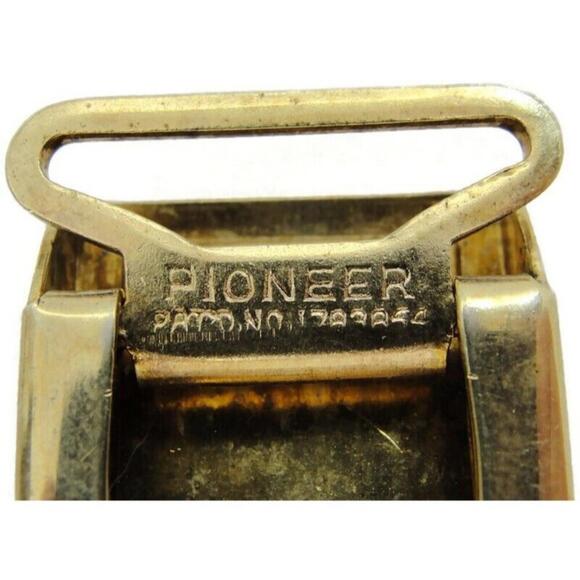 "B" Initial Signed Pioneer Vintage Belt Buckle Gold Tone MOP Small 1"x2" - Picture 4 of 10